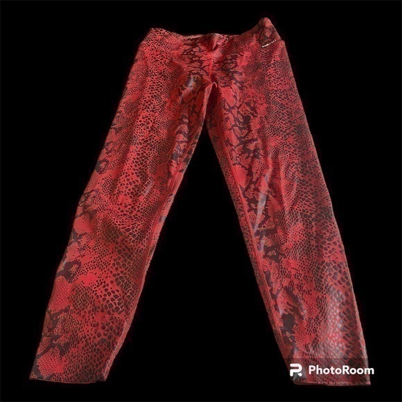 Birdiebee red and black snake pattern athletic leggings - Picture 1 of 9